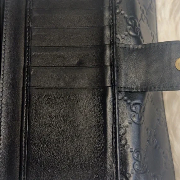 Large Vintage Gucci Black Embossed Leather GG Heart buckle Wallet - Picture 6 of 7